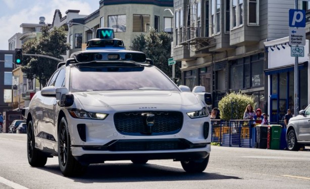Foto - Taksilerin sonu mu geliyor? Waymo, robotaksileri rekor kırdı