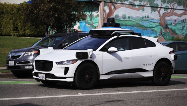 Foto - Taksilerin sonu mu geliyor? Waymo, robotaksileri rekor kırdı