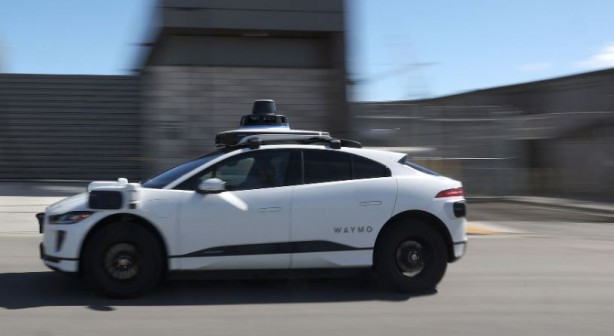 Foto - Taksilerin sonu mu geliyor? Waymo, robotaksileri rekor kırdı