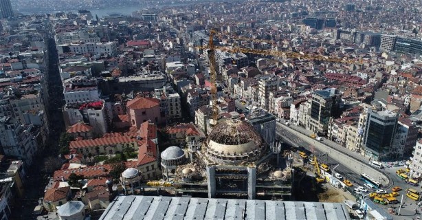 Foto - Taksim Camii'nde sona doğru