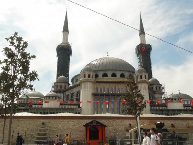 Foto - Taksim Camii'nin şerefesi göründü