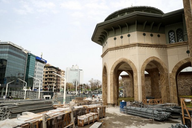 Foto - Taksim Meydanı'na yapılan yeni camiye ilk ramazan mahyası asıldı!