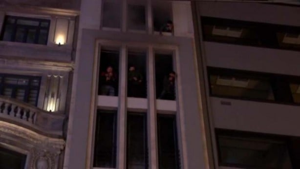 Taksim'de 6 katlı otelde yangın; Böyle kurtarıldılar!