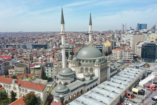 Foto - Taksim'de açılış heyecanı