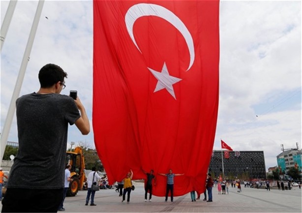 Foto - Taksim'de fotoğraf çekilmek isterken...
