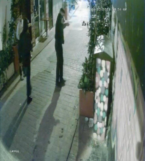 Foto - Taksim’de "yuh artık" dedirten olay! İş yerine kurşun yağdırdı, gerekçesi "Hadi git işine be" dedirtti! Vay pişkin vay 