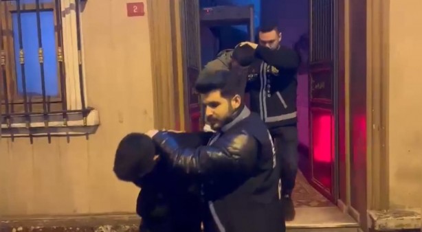 Foto - Taksim’de "yuh artık" dedirten olay! İş yerine kurşun yağdırdı, gerekçesi "Hadi git işine be" dedirtti! Vay pişkin vay 