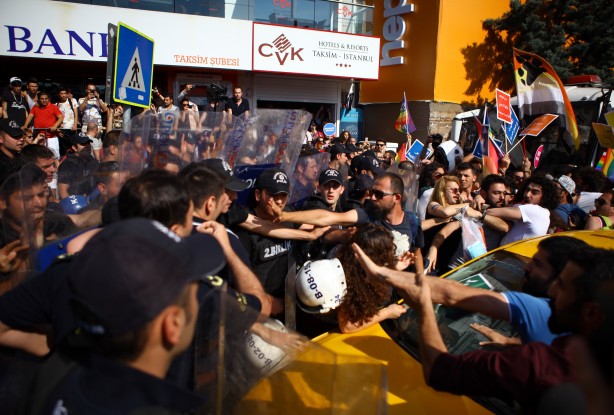 Foto - Taksim'deki ürküten yürüyüşten kareler