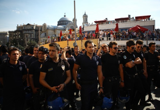 Foto - Taksim'deki ürküten yürüyüşten kareler