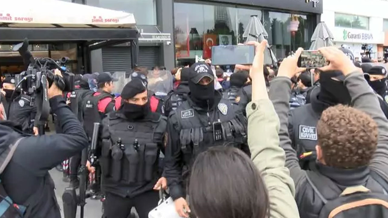 Foto - Taksim’e yürümek isteyen gruba müdahale! 1 Mayıs provokatörleri iş başında