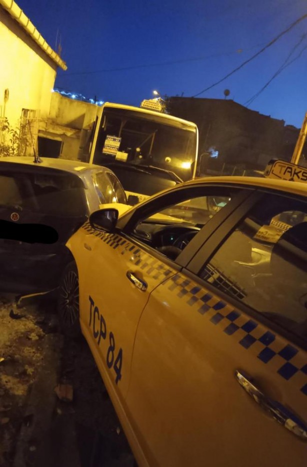 Foto - Taksiyi taradılar! Şoför öldü, yolcular yaralandı