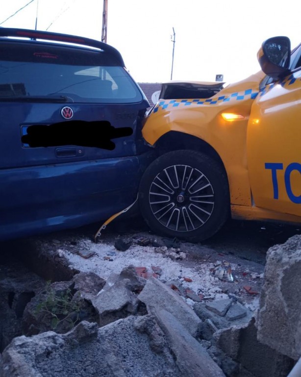 Foto - Taksiyi taradılar! Şoför öldü, yolcular yaralandı