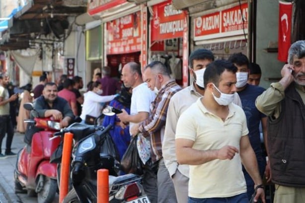 Talep resmen patladı! Metrelerce kuyruk oluştu
