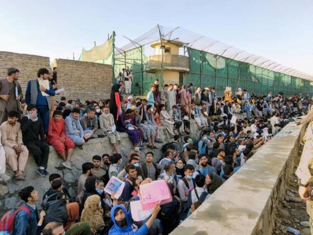 Foto - Taliban’dan kaçanlara utanç verici öneri! Dünya bu milyarderi konuşuyor