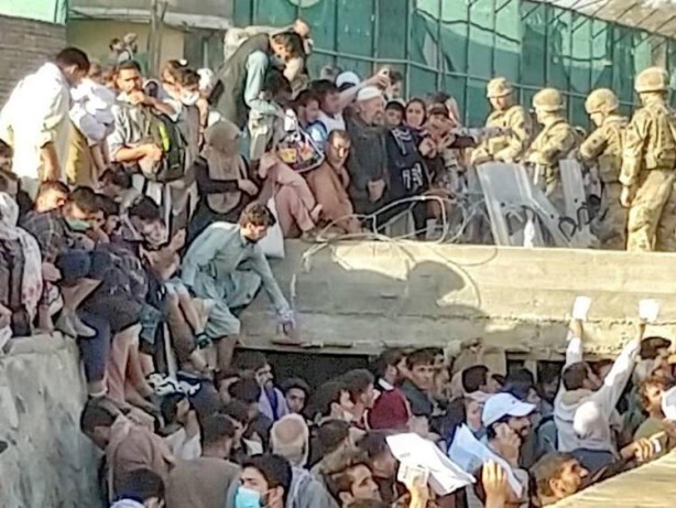 Foto - Taliban’dan kaçanlara utanç verici öneri! Dünya bu milyarderi konuşuyor