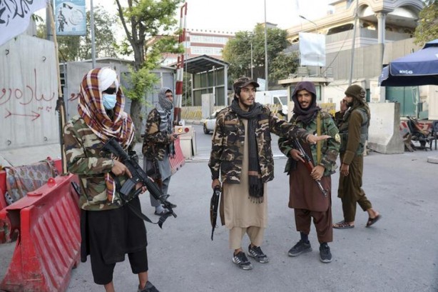 Foto - Taliban’dan kaçanlara utanç verici öneri! Dünya bu milyarderi konuşuyor