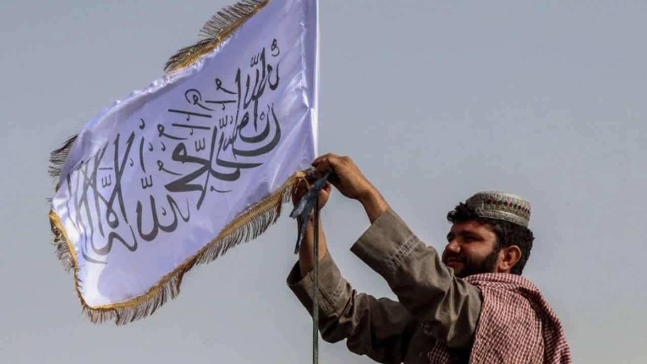 Foto - Taliban'dan o ülkeye 'size helal olsun' dedirten tehdit: Cihadımızdan ders alın