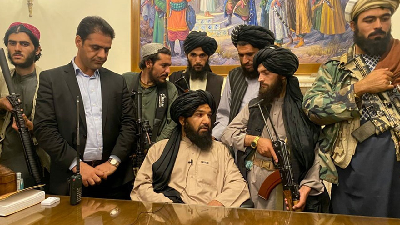 Foto - Taliban'dan o ülkeye 'size helal olsun' dedirten tehdit: Cihadımızdan ders alın