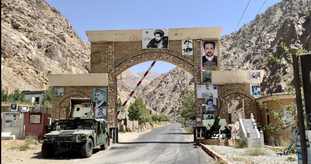 Foto - Taliban'ın kolundan o ülkede saldırı! Geçen gün ülkeye gelmişlerdi