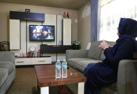 Foto - Taliban’ın kontrolüne girmişlerdi! Savaş bölgesinde TV’deki o Türk dizisi şaşkına çevirdi