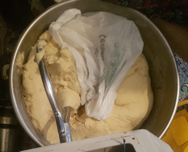 Foto - Talihsiz kadının kolu hamur yoğurma makinesine sıkıştı