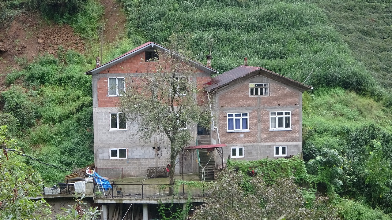 Foto - Tam 1 yıldır evlerine giremiyorlar! Karadeniz inadı tutunca olanlar oldu