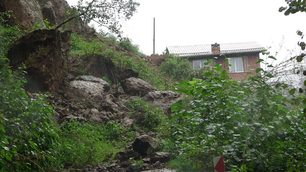 Foto - Tam 1 yıldır evlerine giremiyorlar! Karadeniz inadı tutunca olanlar oldu