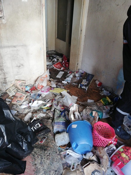 Foto - Tam 10 kamyon! Kötü kokan evden neler çıktı neler