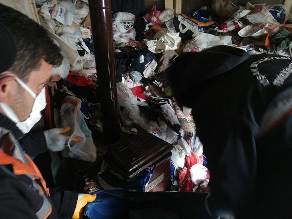 Foto - Tam 10 kamyon! Kötü kokan evden neler çıktı neler