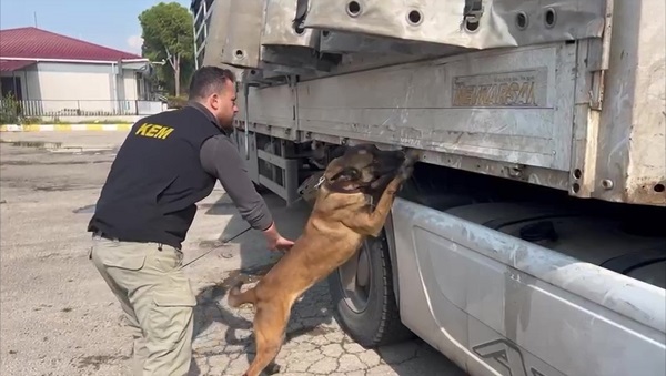 Foto - Tam 100 kilo! Bakın sunta içinde ne bulundu