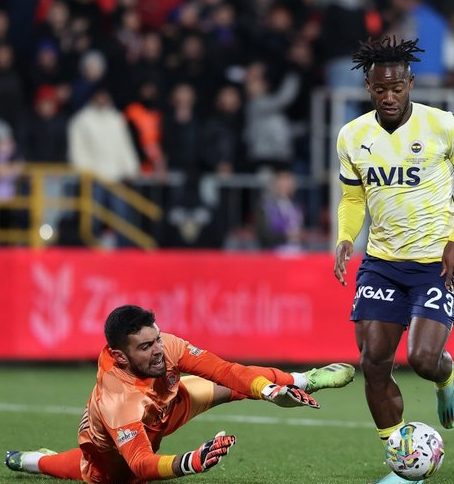 Foto - Tam 11 milyon Euro teklif: Yeni yıldızı oluyor! İsmail Kartal'ın hamlesi: Saha dolup taşacak!