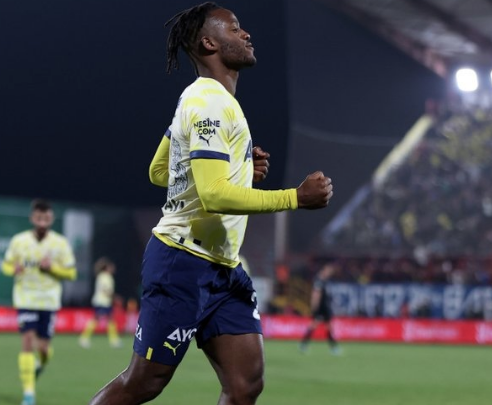 Foto - Tam 11 milyon Euro teklif: Yeni yıldızı oluyor! İsmail Kartal'ın hamlesi: Saha dolup taşacak!