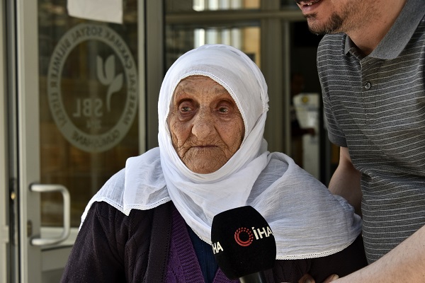 Foto - Tam 112 yaşında! Güllü Nine oy kullanırken öyle bir şey söyledi ki! 