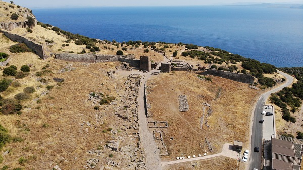 Foto - Tam 2 bin 300 yıllık! Assos'ta tarihi keşif