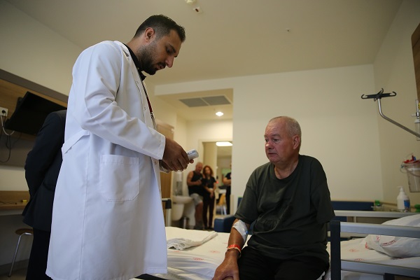 Foto - Tam 20 yıldır ağrı çekiyordu! İngiltere’den gelip Türkiye’de şifa buldu