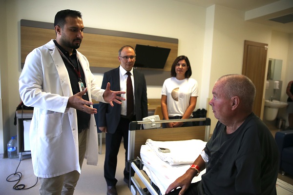 Foto - Tam 20 yıldır ağrı çekiyordu! İngiltere’den gelip Türkiye’de şifa buldu