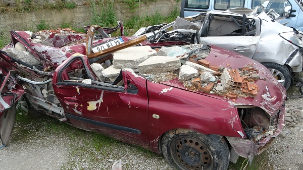 Foto - Tam 200 milyon TL değerinde! Depremden sonra araç mezarlığı oluştu