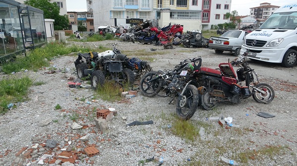 Foto - Tam 200 milyon TL değerinde! Depremden sonra araç mezarlığı oluştu