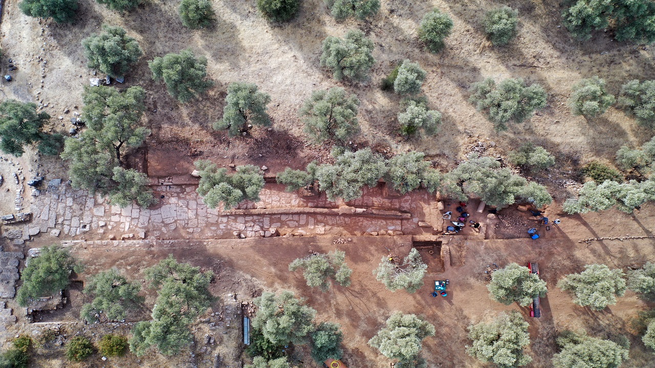 Foto - Tam 2000 bin yıllık! Nysa Antik Kenti'nde tarihi ibadet yolu ortaya çıkıyor