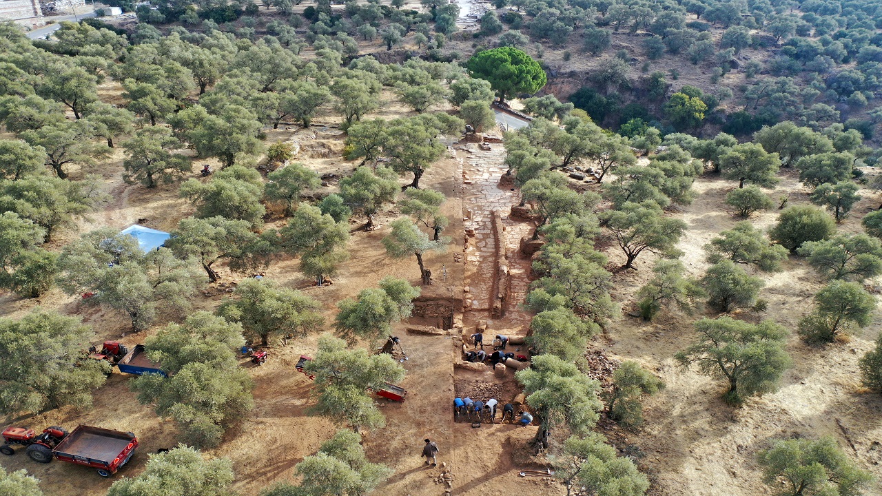 Foto - Tam 2000 bin yıllık! Nysa Antik Kenti'nde tarihi ibadet yolu ortaya çıkıyor