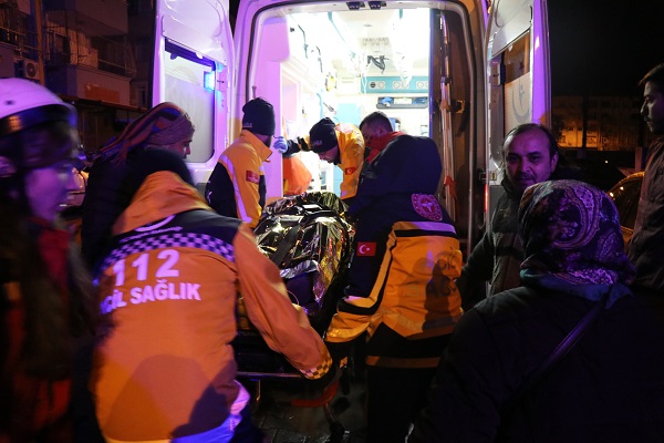 Foto - Tam 24 saat sonra! Enkazdan çıkarılan Deniz umut oldu