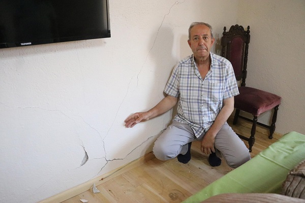 Foto - Tam 3 ton ağırlığında! Evin duvarına yuvarlandı