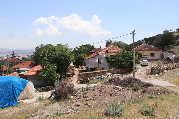 Foto - Tam 3 ton ağırlığında! Evin duvarına yuvarlandı