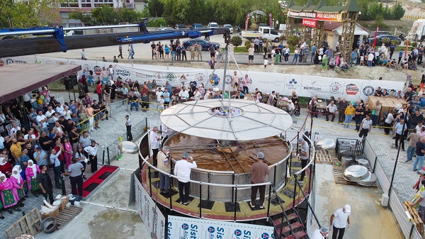 Foto - Tam 30 bin 292 litre! Tarhana çorbası Guinness Rekorlar Kitabı'na girdi