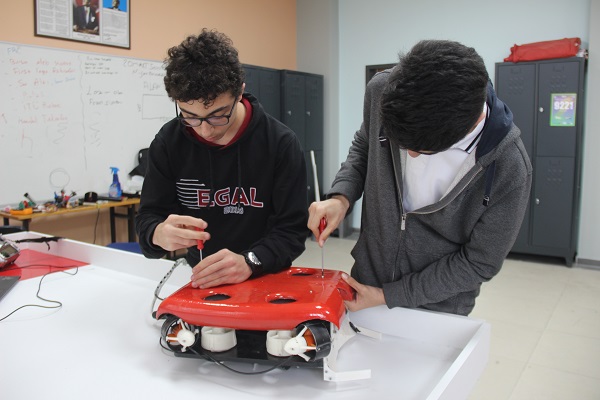 Foto - Tam 30 metre dalıyor! Liseli gençler robot geliştirdi