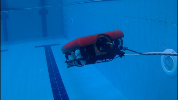 Tam 30 metre dalıyor! Liseli gençler robot geliştirdi