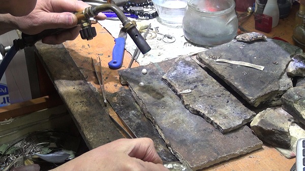 Foto - Tam 37 yıldır bu işi yapıyor! Eski takılar böyle yenileniyor