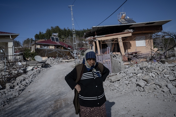 Foto - Tam 4 metre kayma var! Deprem mahalleyi resmen ikiye böldü