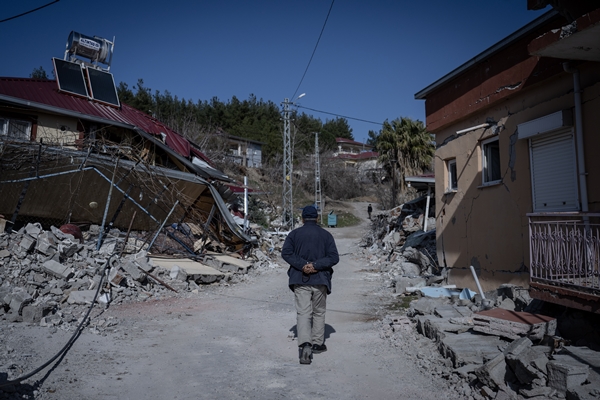 Foto - Tam 4 metre kayma var! Deprem mahalleyi resmen ikiye böldü
