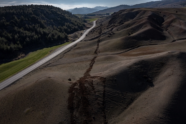 Foto - Tam 4 metre kayma var! Deprem mahalleyi resmen ikiye böldü